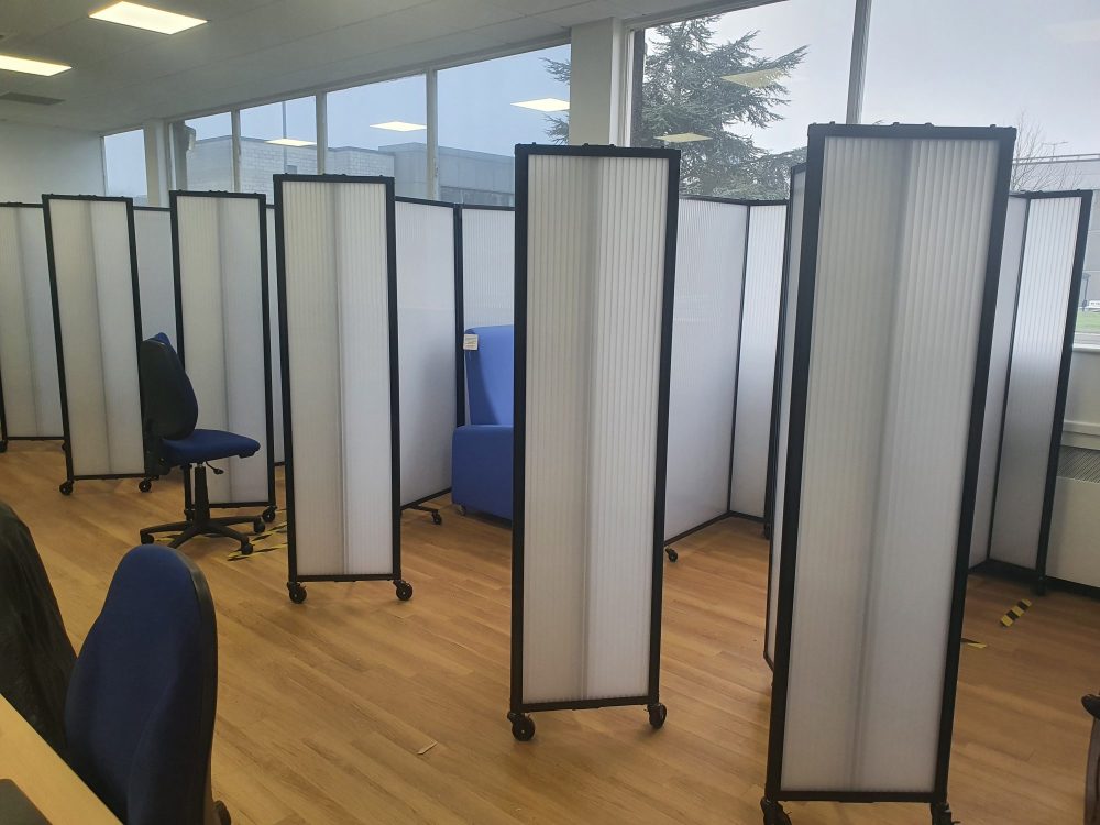 VERSARE-360-POLYCARBONATE-Room-Divider